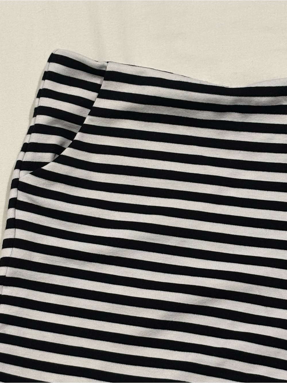 Love Tree Black and White Striped Scallop-Hem High-Waist Shorts - Picture 3 of 7